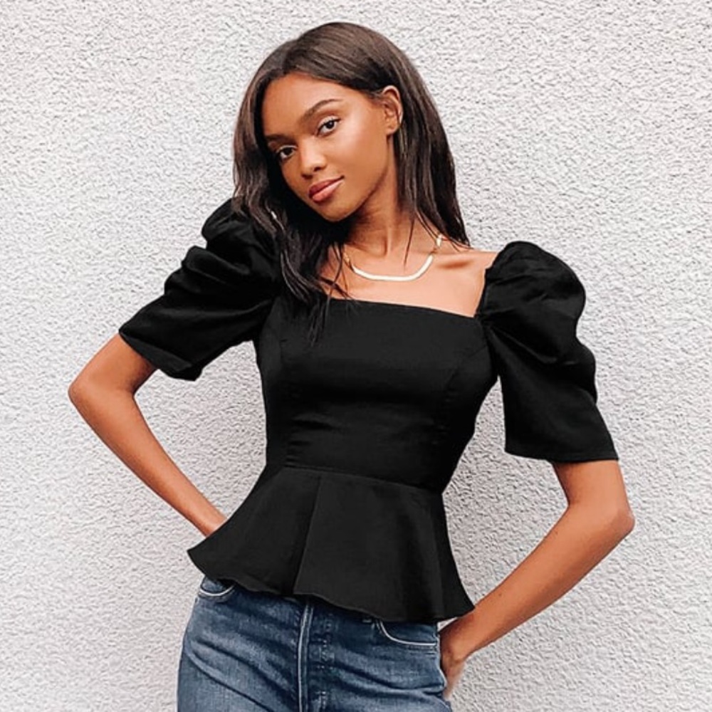 NWT [Lulu’s] Black puff sleeve peplum top
